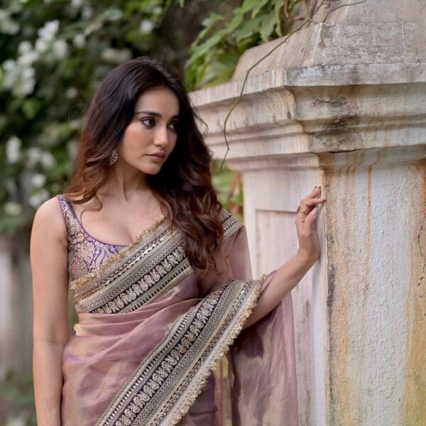 Women's Luxurious Mauve & Purple Art Silk Saree with Intricate Golden Zari & Broad Embroidered Border – Complete with Brocade Blouse for Festive & Wedding Wear